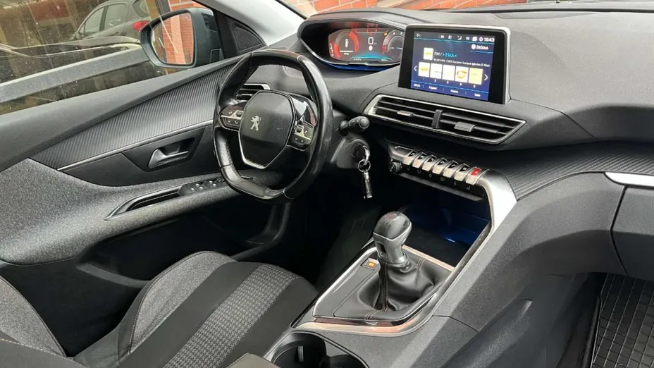 PEUGEOT 3008 -