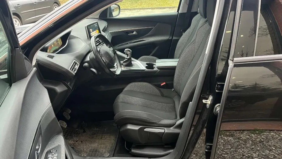 PEUGEOT 3008 -