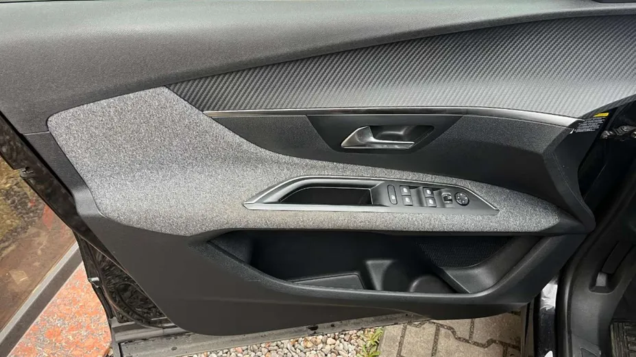 PEUGEOT 3008 -