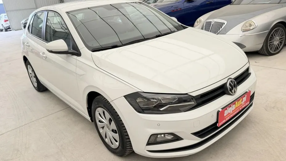 VOLKSWAGEN Polo -