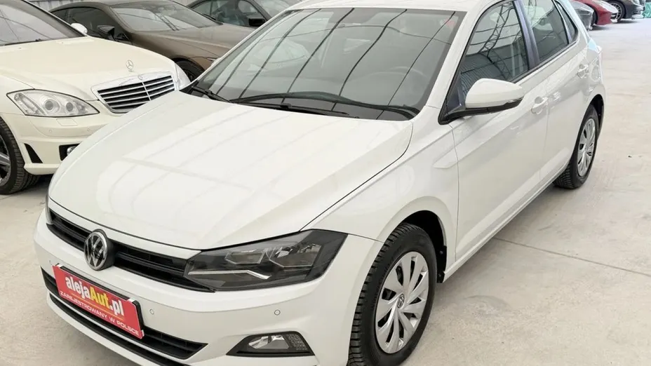 VOLKSWAGEN Polo -