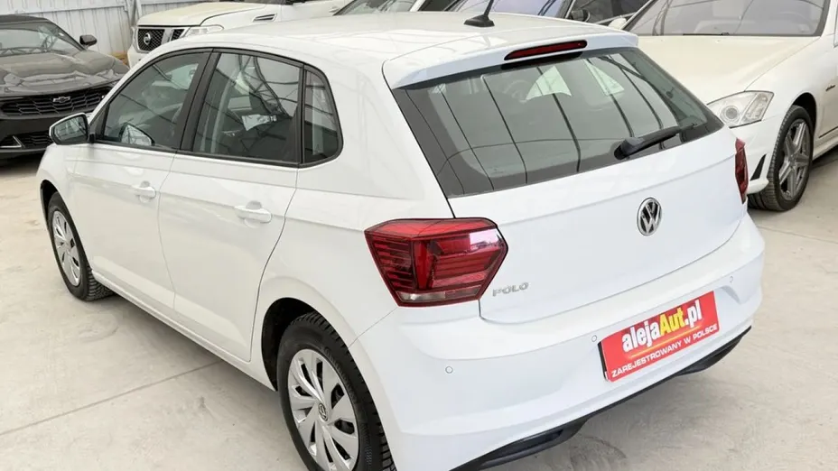 VOLKSWAGEN Polo -
