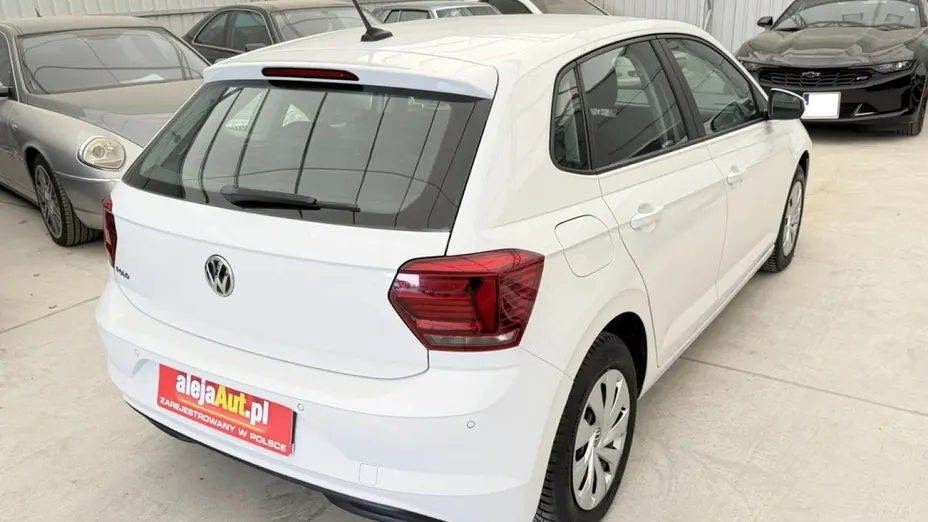 VOLKSWAGEN Polo -
