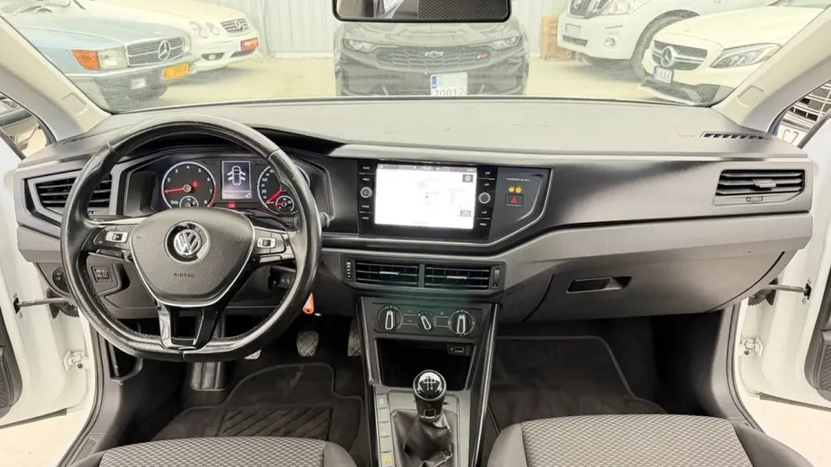 VOLKSWAGEN Polo -