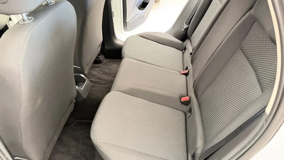 VOLKSWAGEN Polo -