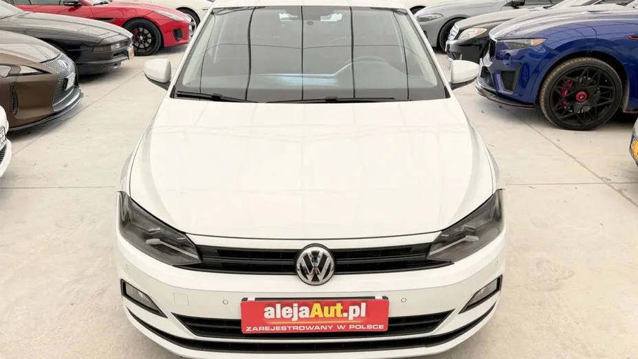 VOLKSWAGEN Polo -