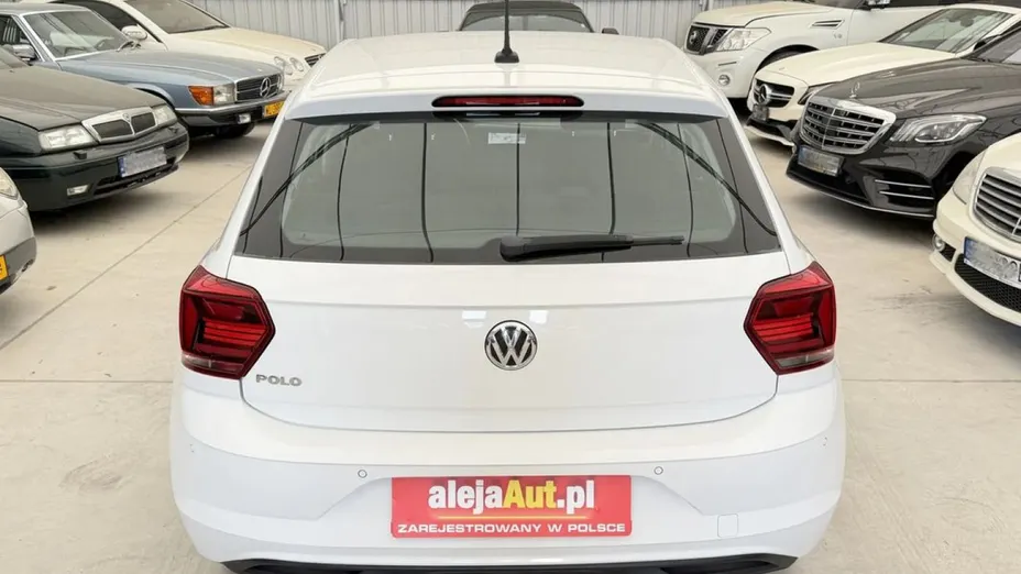 VOLKSWAGEN Polo -