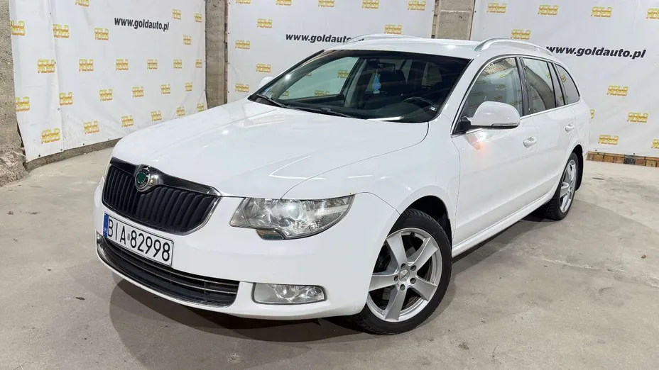 SKODA Superb -