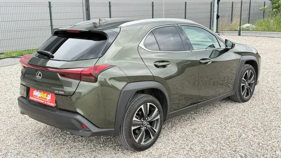 LEXUS UX -