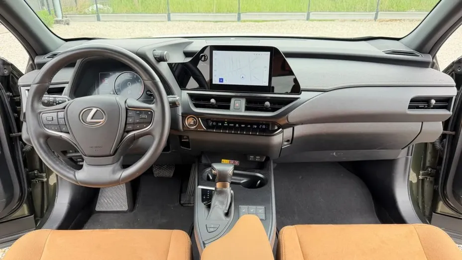 LEXUS UX -