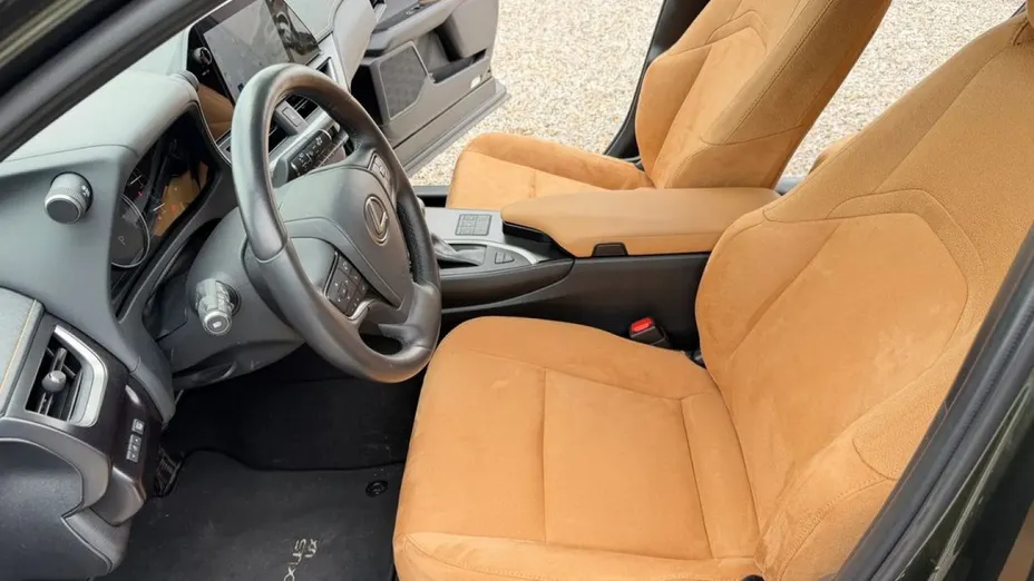 LEXUS UX -