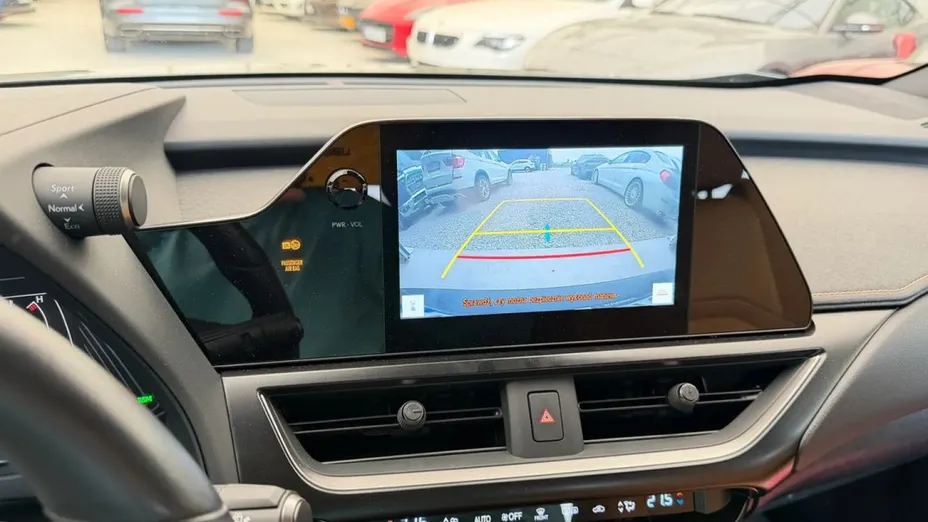 LEXUS UX -