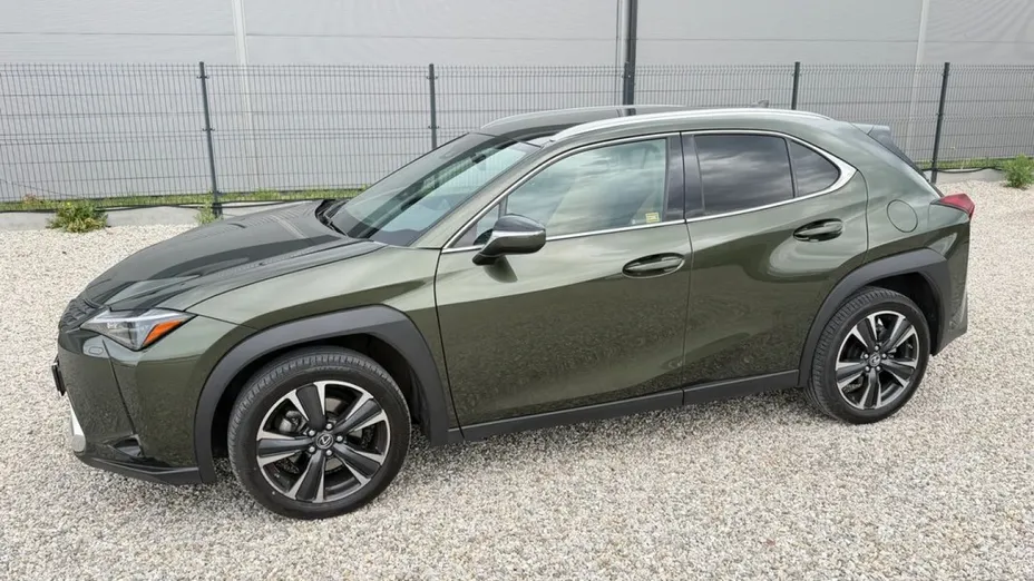 LEXUS UX -