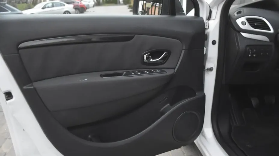 RENAULT Scenic -