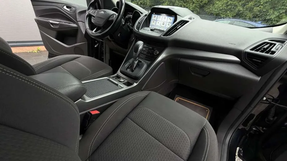 FORD Kuga -