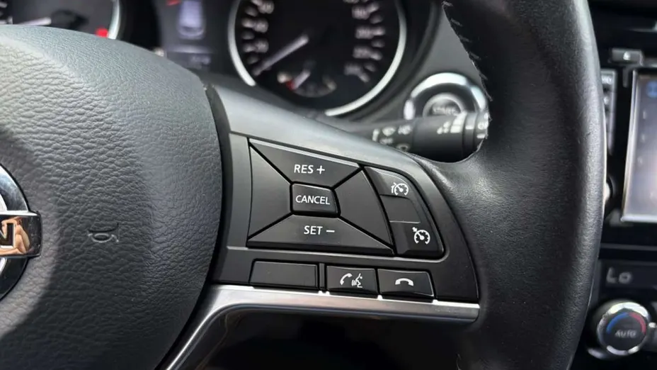 NISSAN Qashqai -