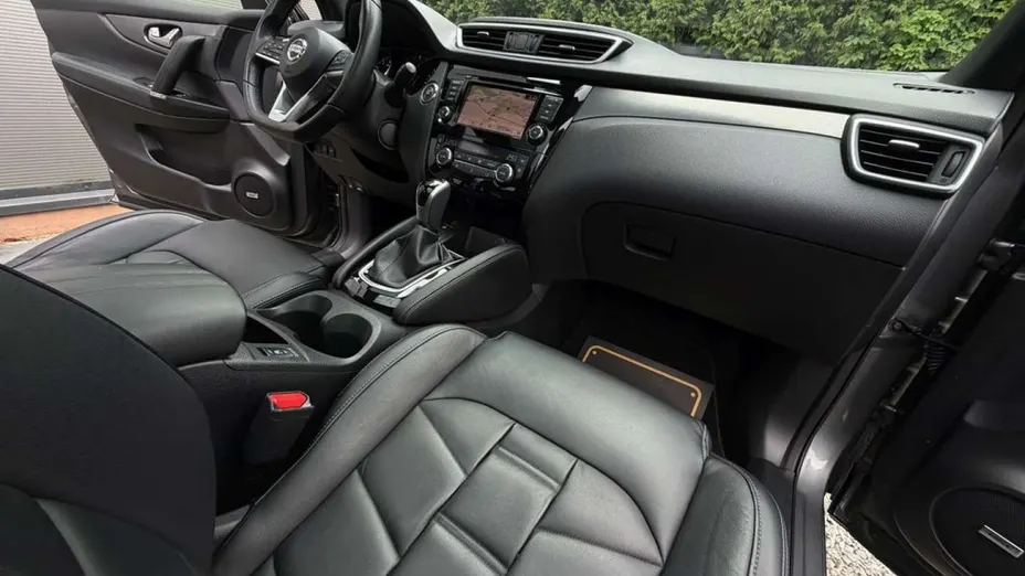 NISSAN Qashqai -