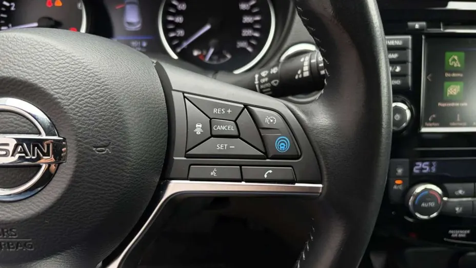 NISSAN Qashqai -