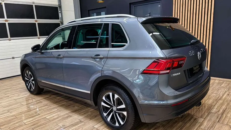 VOLKSWAGEN Tiguan -