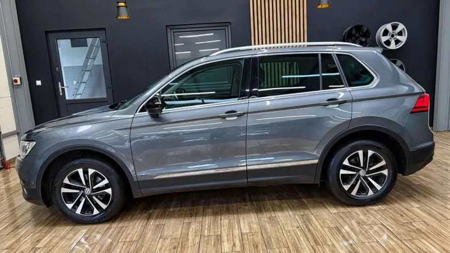 VOLKSWAGEN Tiguan -