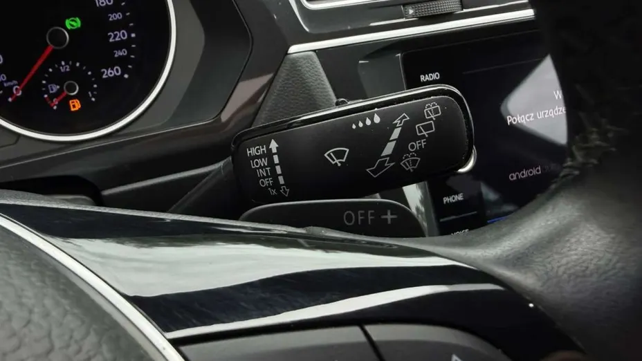 VOLKSWAGEN Tiguan -