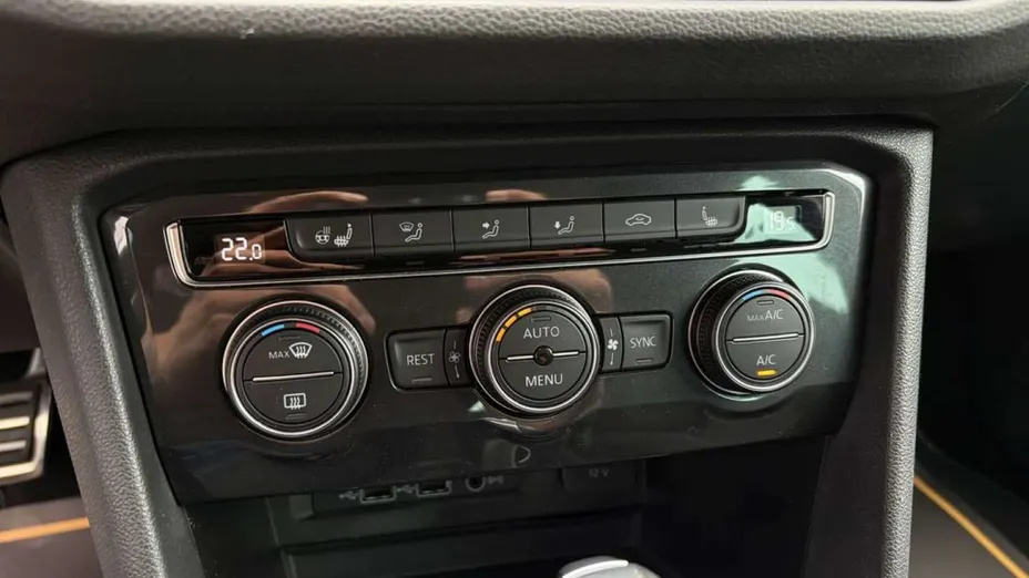 VOLKSWAGEN Tiguan -