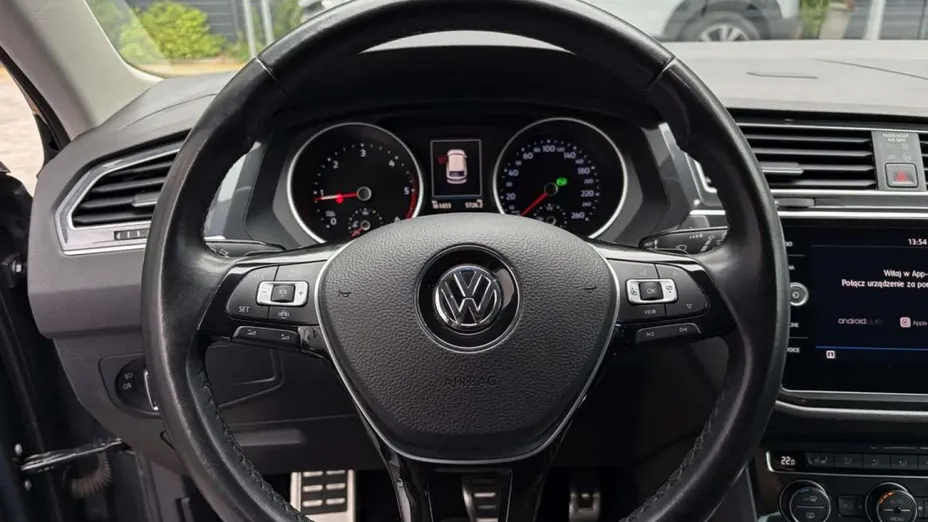 VOLKSWAGEN Tiguan -