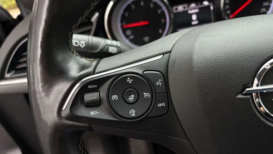 OPEL Insignia -