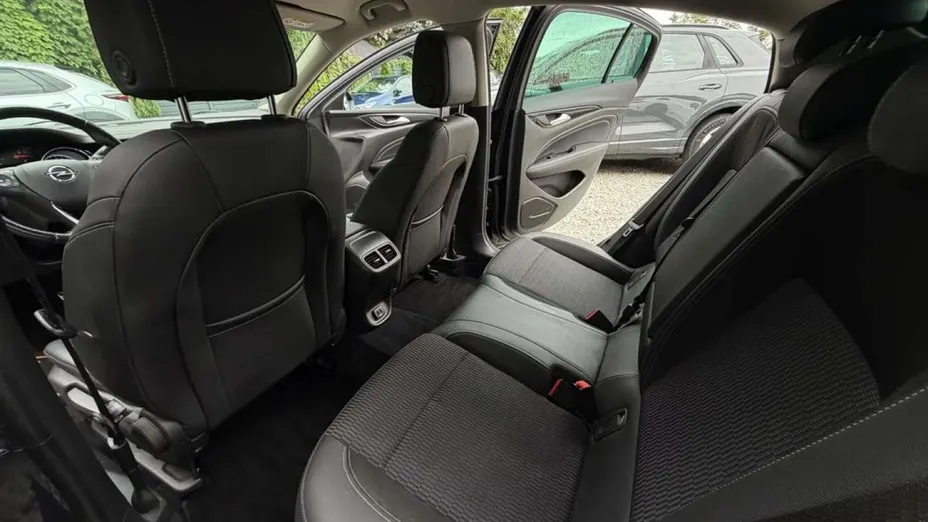 OPEL Insignia -