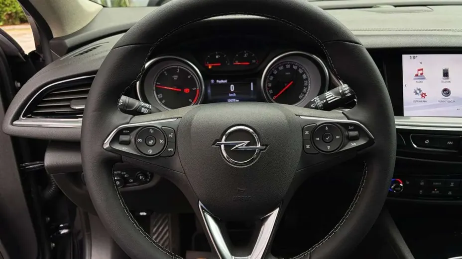 OPEL Insignia -
