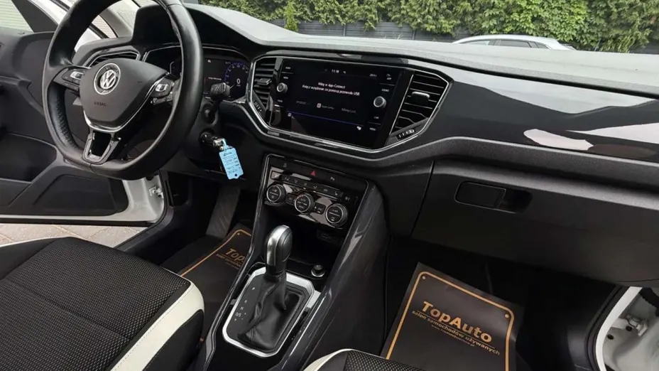 VOLKSWAGEN T-ROC -