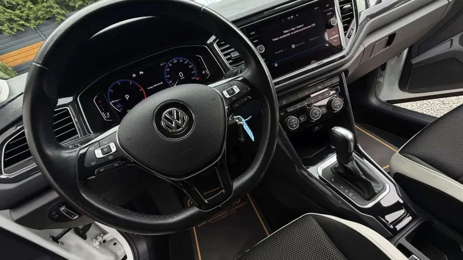 VOLKSWAGEN T-ROC -