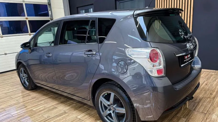 TOYOTA Verso -