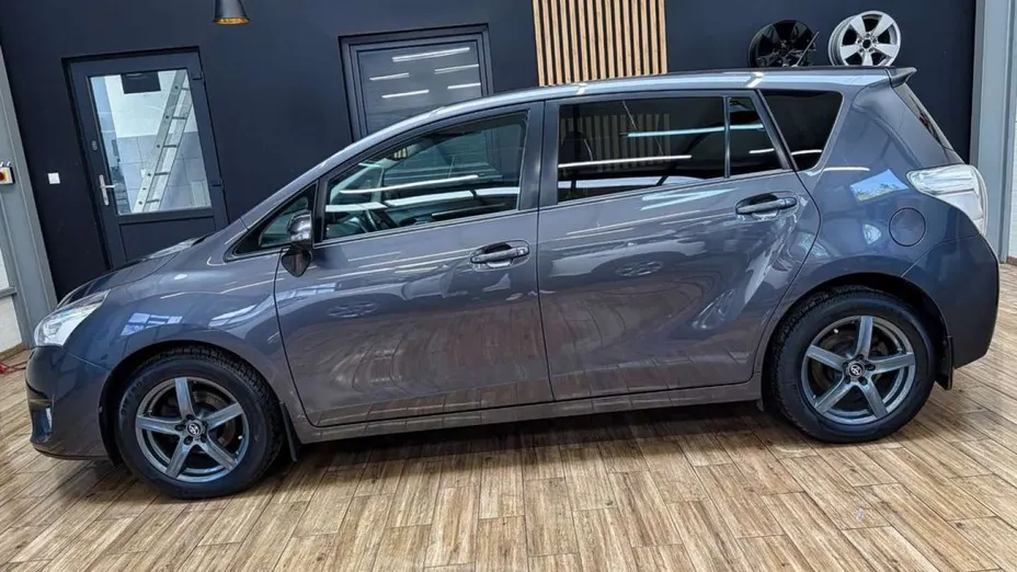 TOYOTA Verso -