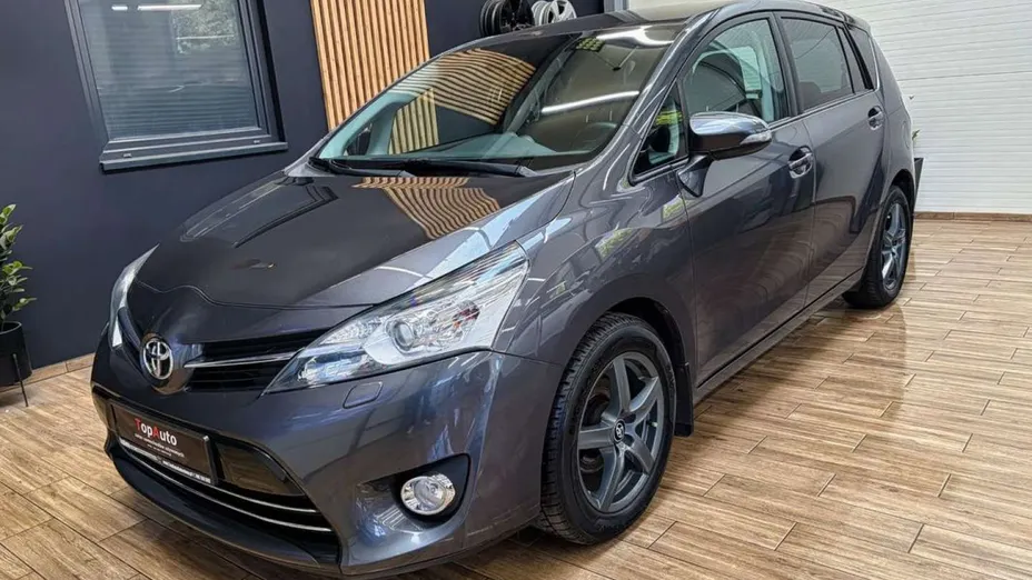 TOYOTA Verso -