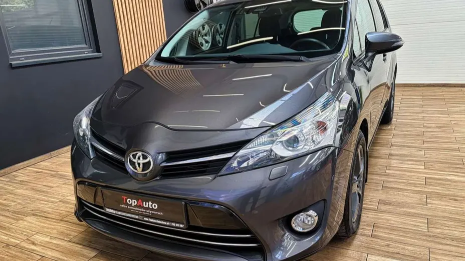 TOYOTA Verso -