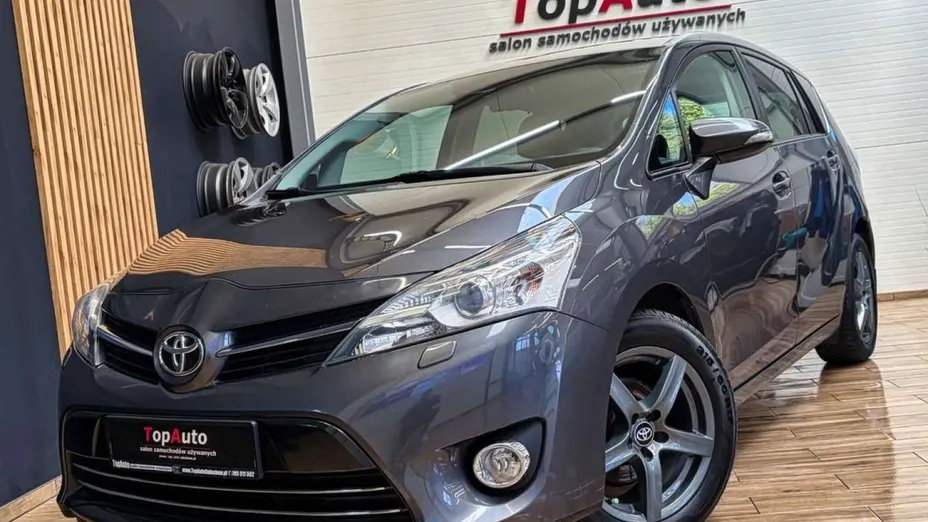 TOYOTA Verso -
