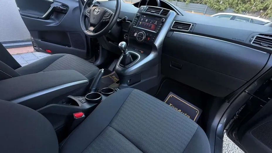 TOYOTA Verso -