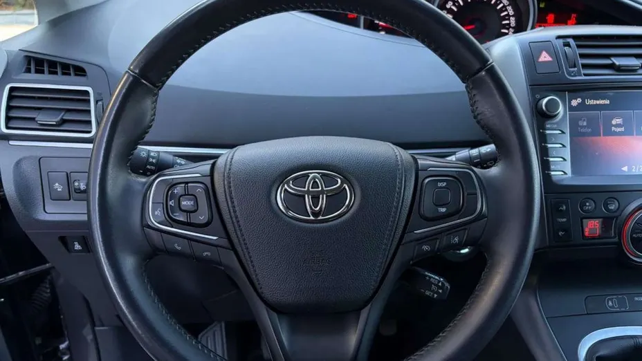 TOYOTA Verso -
