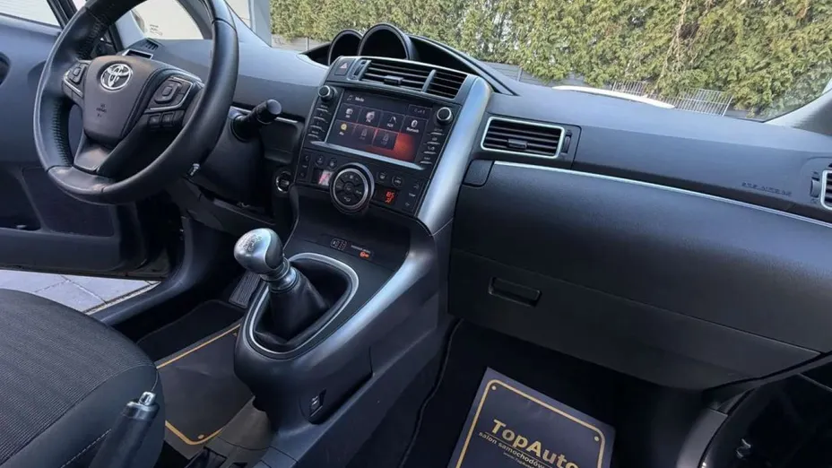 TOYOTA Verso -