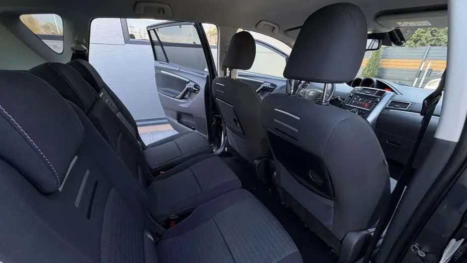TOYOTA Verso -