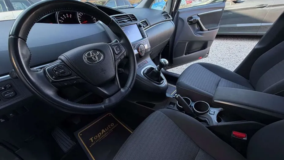 TOYOTA Verso -