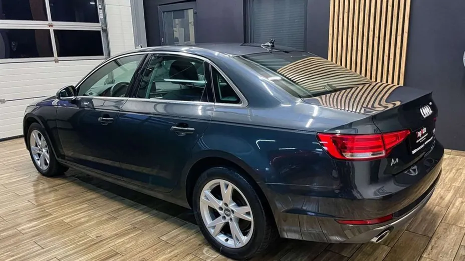 AUDI A4 -