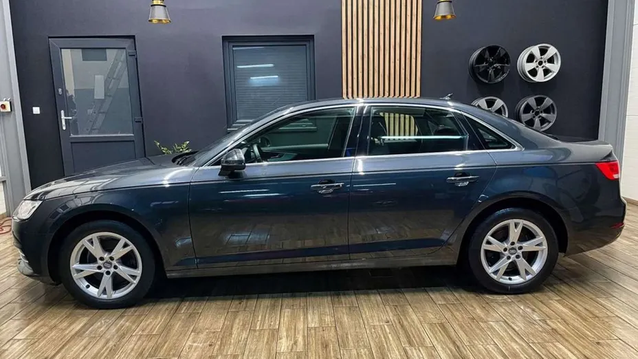 AUDI A4 -