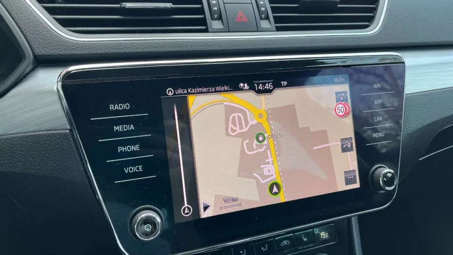 SKODA Superb -
