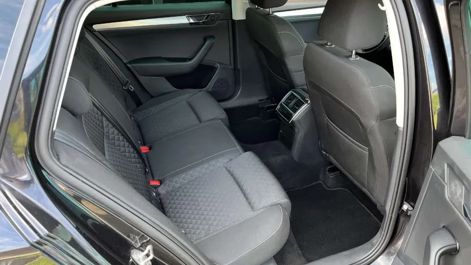 SKODA Superb -
