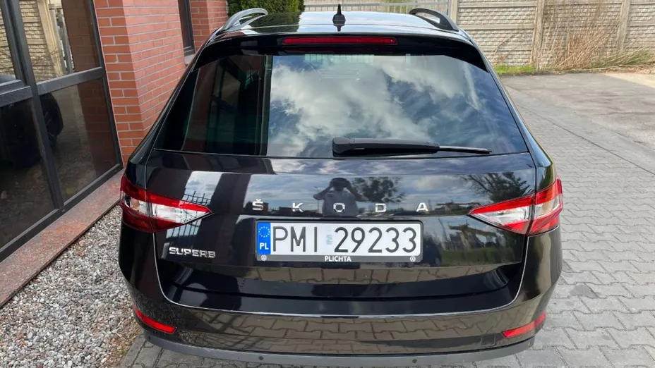 SKODA Superb -