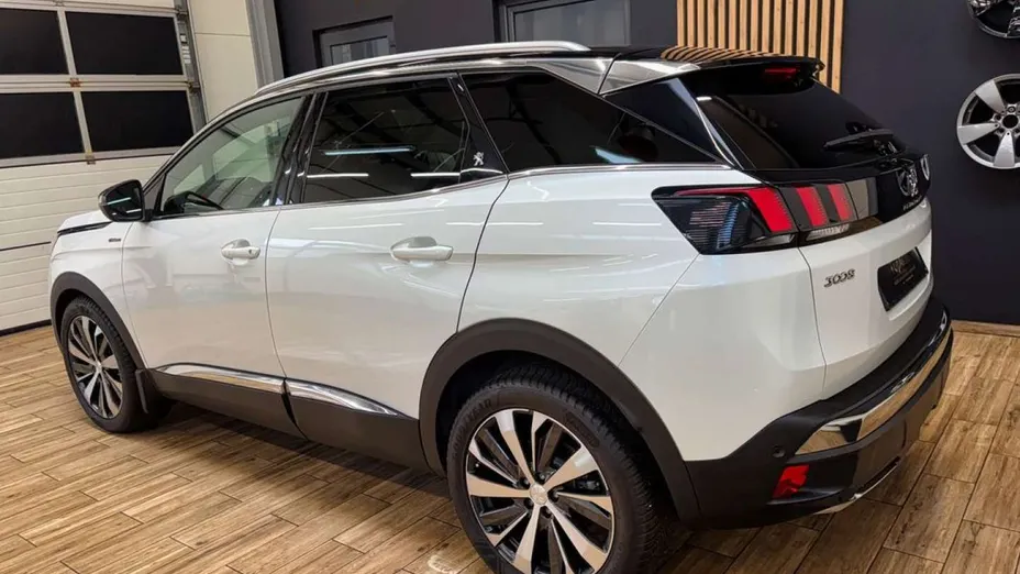 PEUGEOT 3008 -