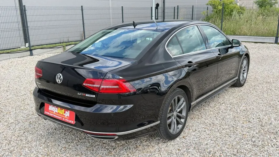 VOLKSWAGEN Passat -