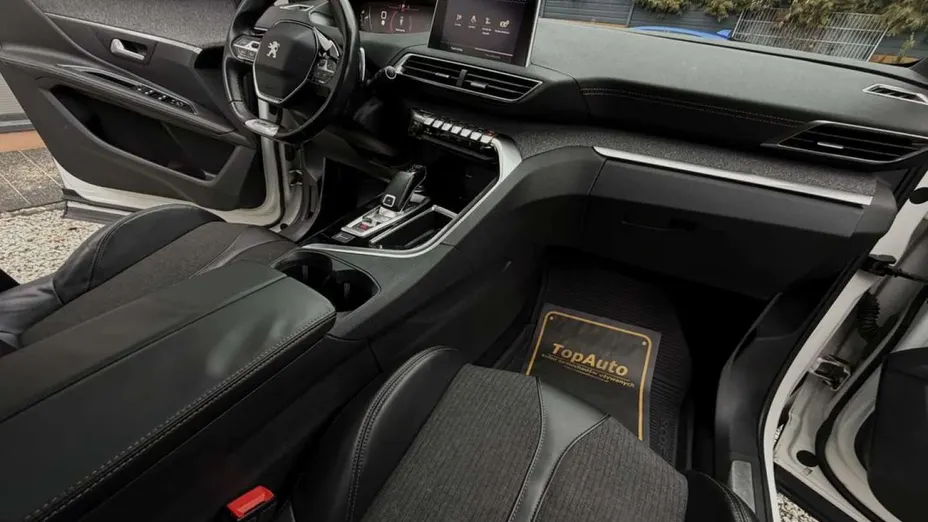 PEUGEOT 3008 -
